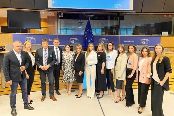 debata o in vitro w europarlamencie